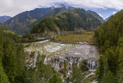 Jiuzhaigou Valley — photograph 2